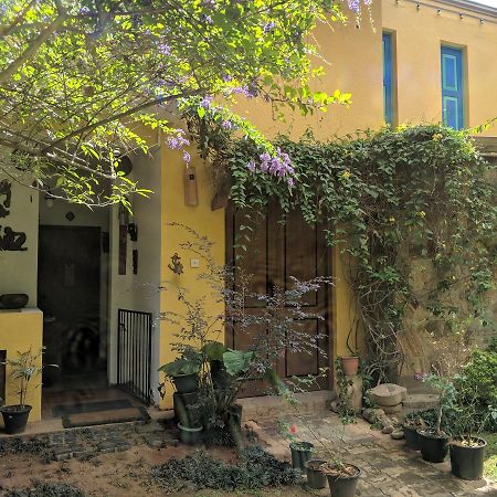 Yoho Home Away Home Канди Экстерьер фото