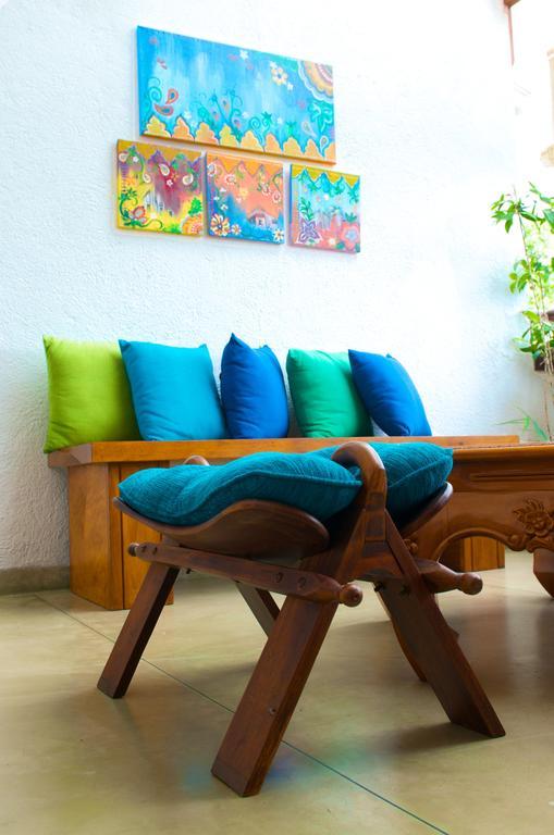 Yoho Home Away Home Канди Экстерьер фото