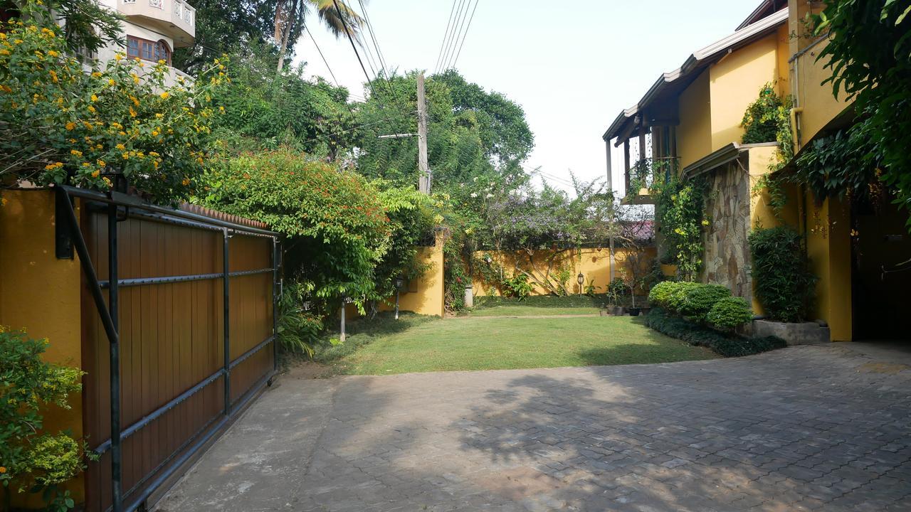 Yoho Home Away Home Канди Экстерьер фото