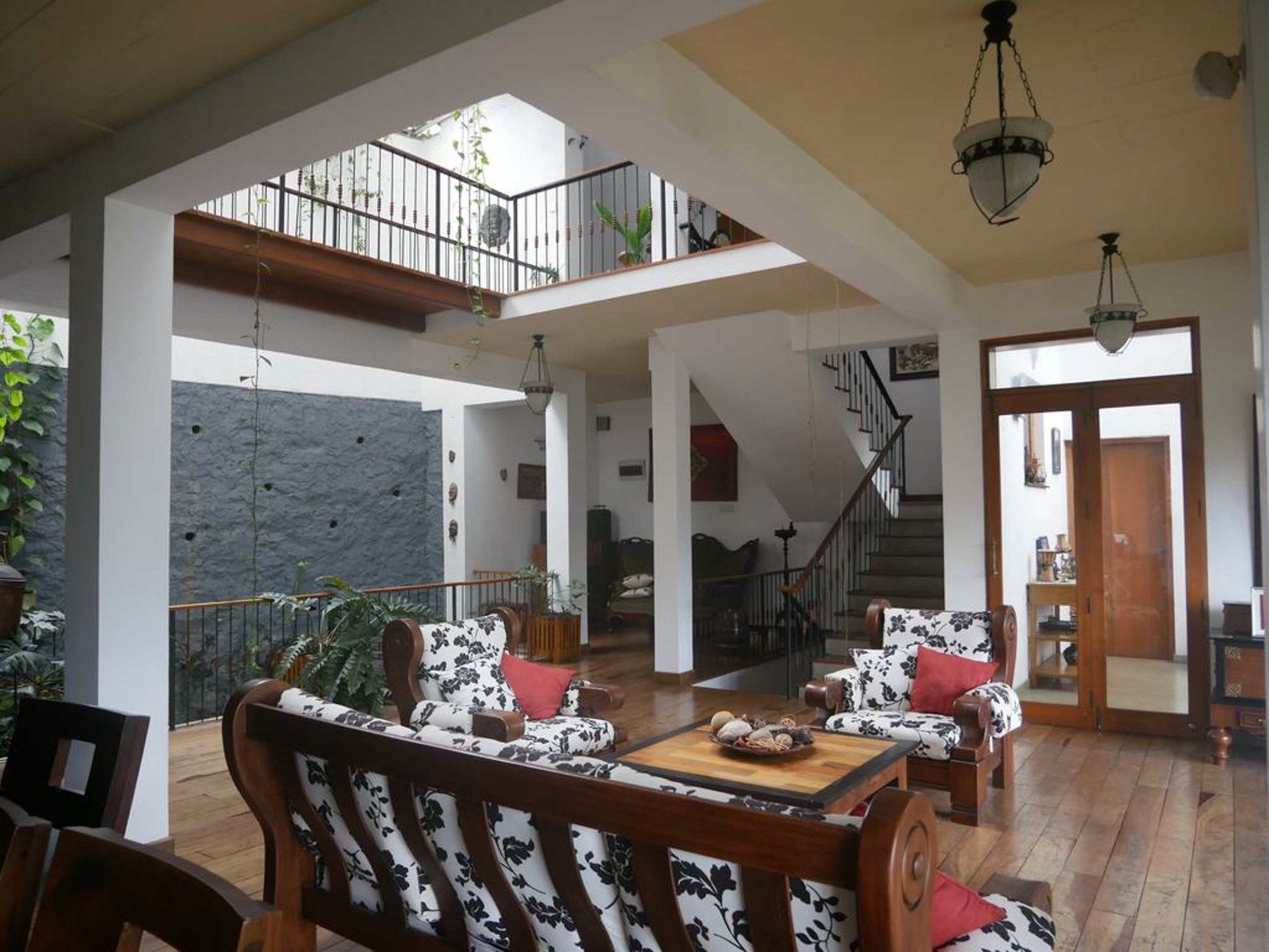Yoho Home Away Home Канди Экстерьер фото